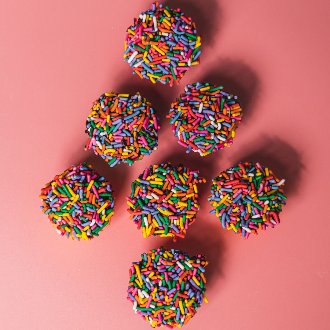 Mini Cupcakes Topped with Rainbow Sprinkles (8 Pack)